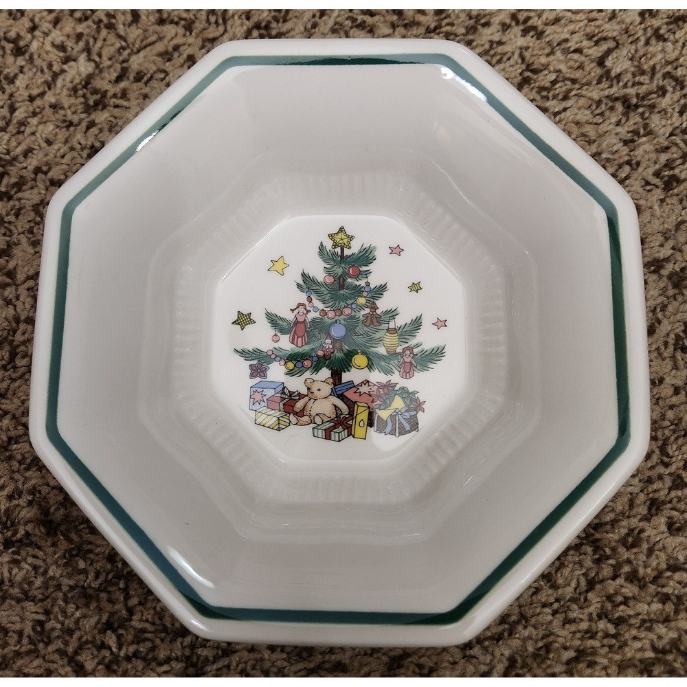 Nikko Christmastime Octagonal Bowl Christmas Tree Green Trim Japan 6.25 inch